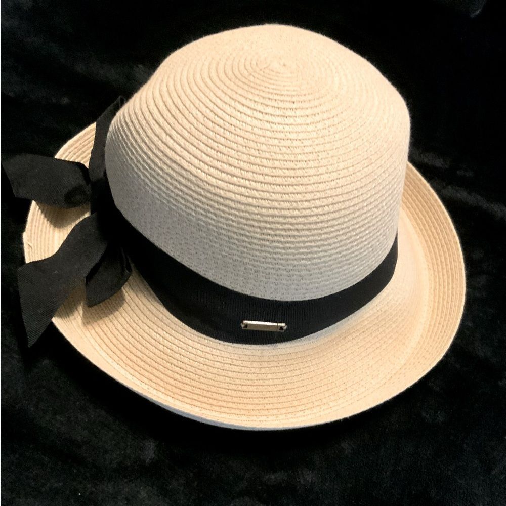 NWOT Angela & William Beige Straw Hat